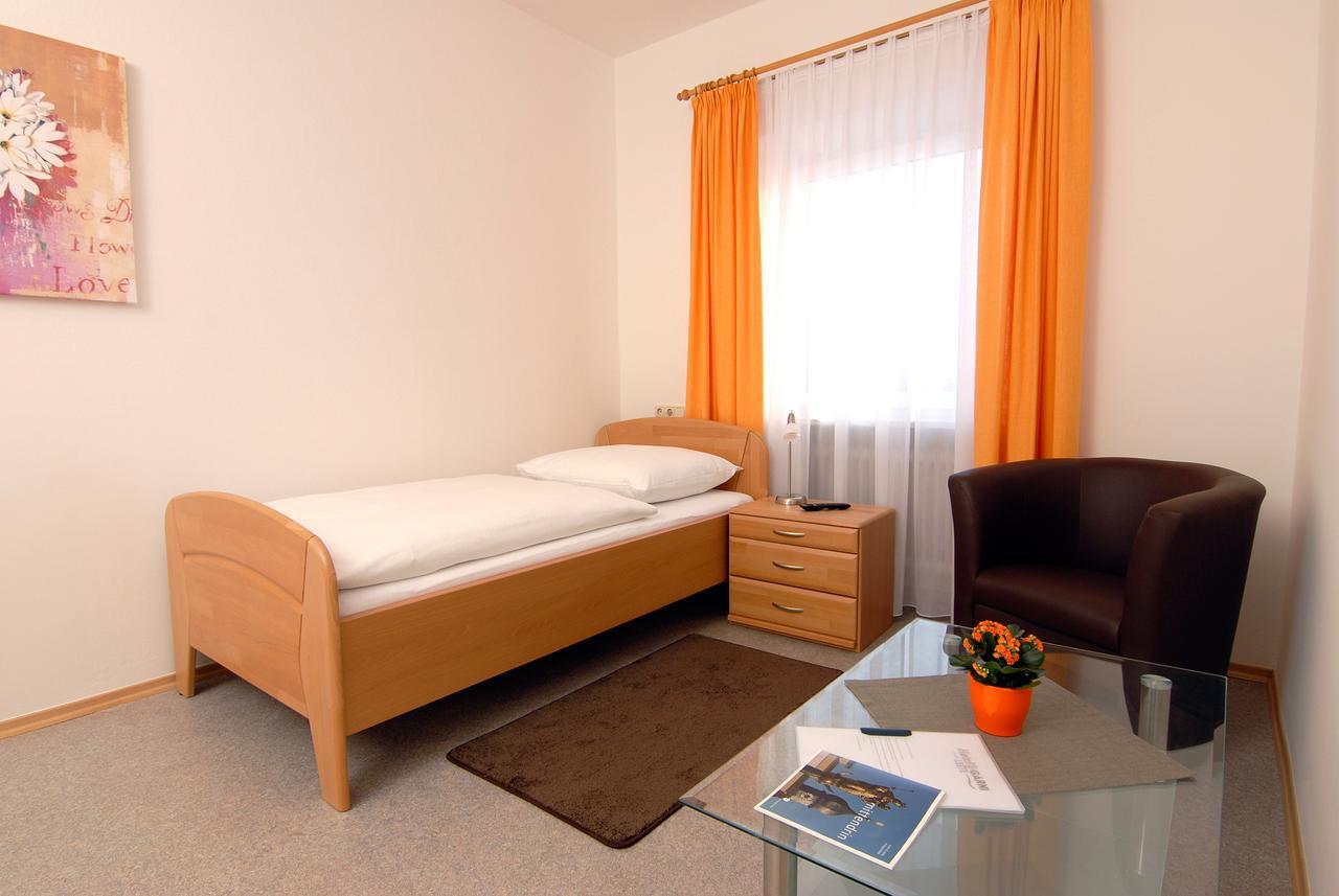 Garni Hotel Leitl Gmbh Eggenfelden Oda fotoğraf